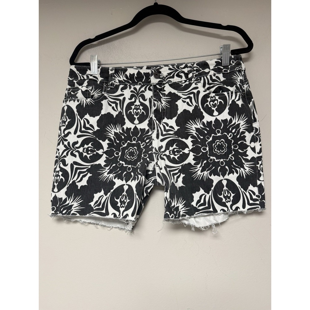 Chicos Platinum Denim Black White Damask Floral Print Cut Off Shorts Size 1